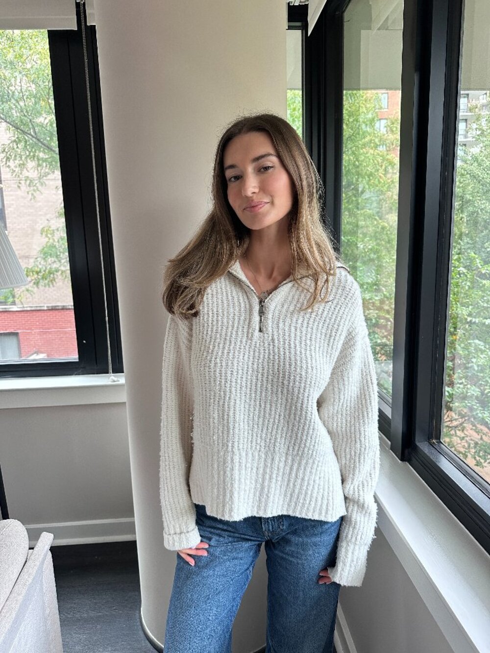 Universal Threads White Comfy Sweater. (S)